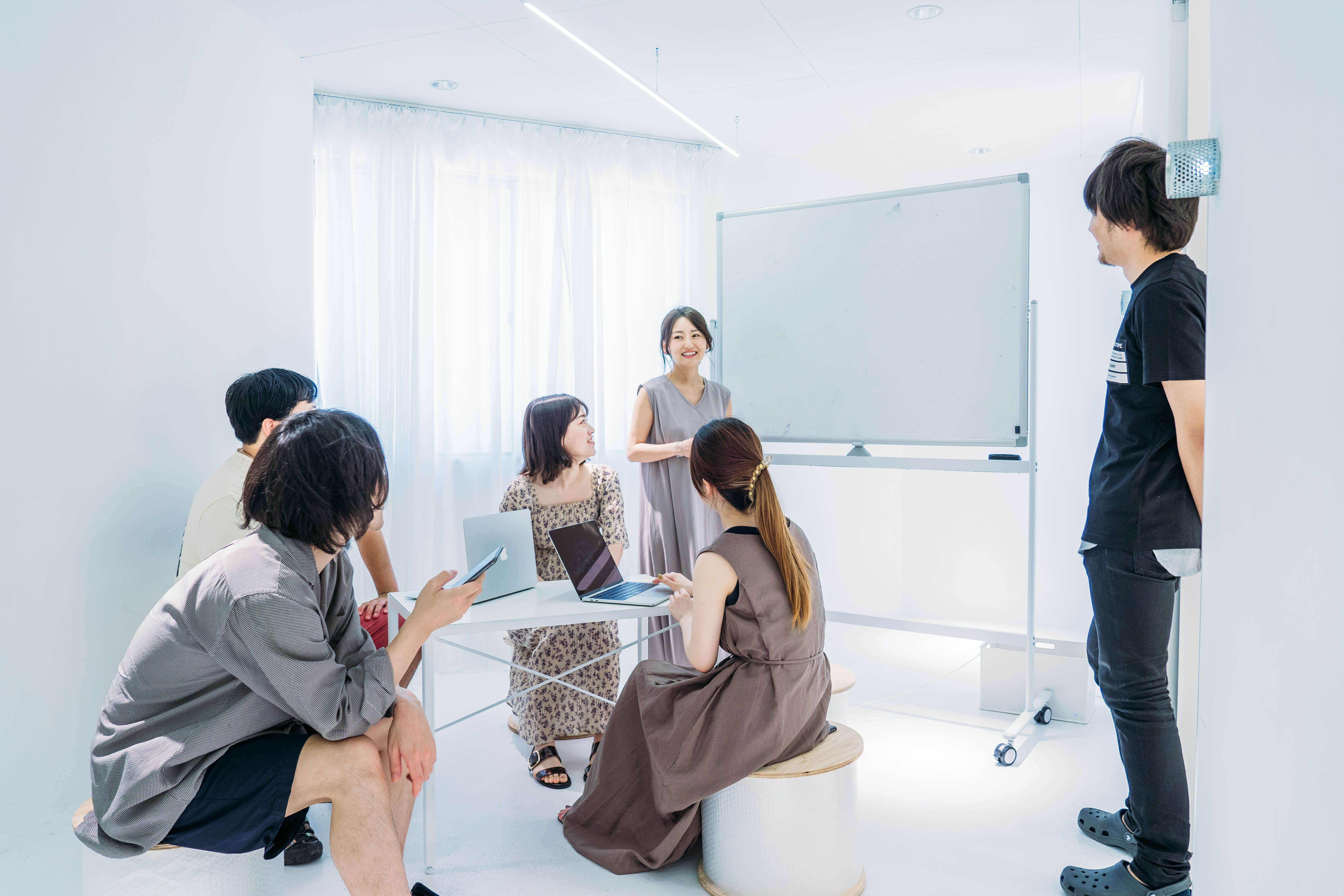 企業のカバー写真