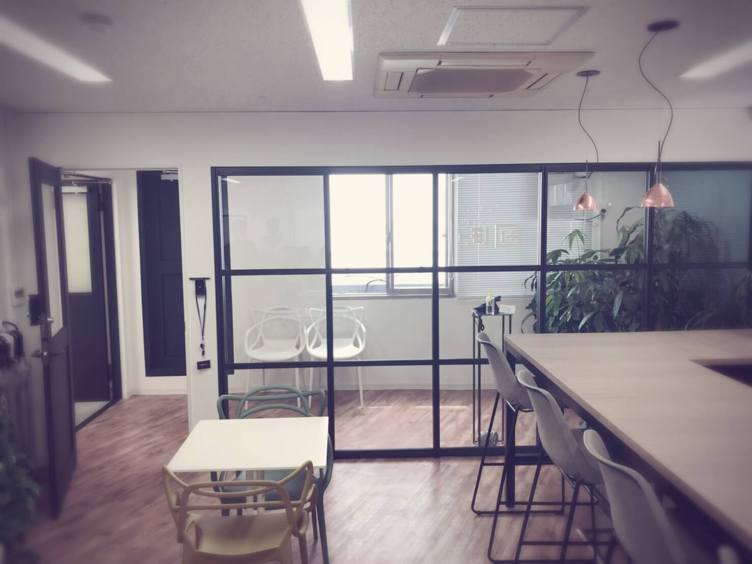 【自社ブランド/OEM】企画・EC企画アシスタント大募集 !のカバー写真