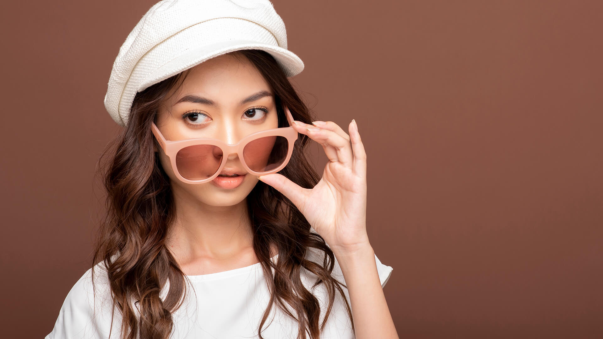 デジタルマーケティング/インフルエンサーが手掛けるファッションブランドのカバー写真