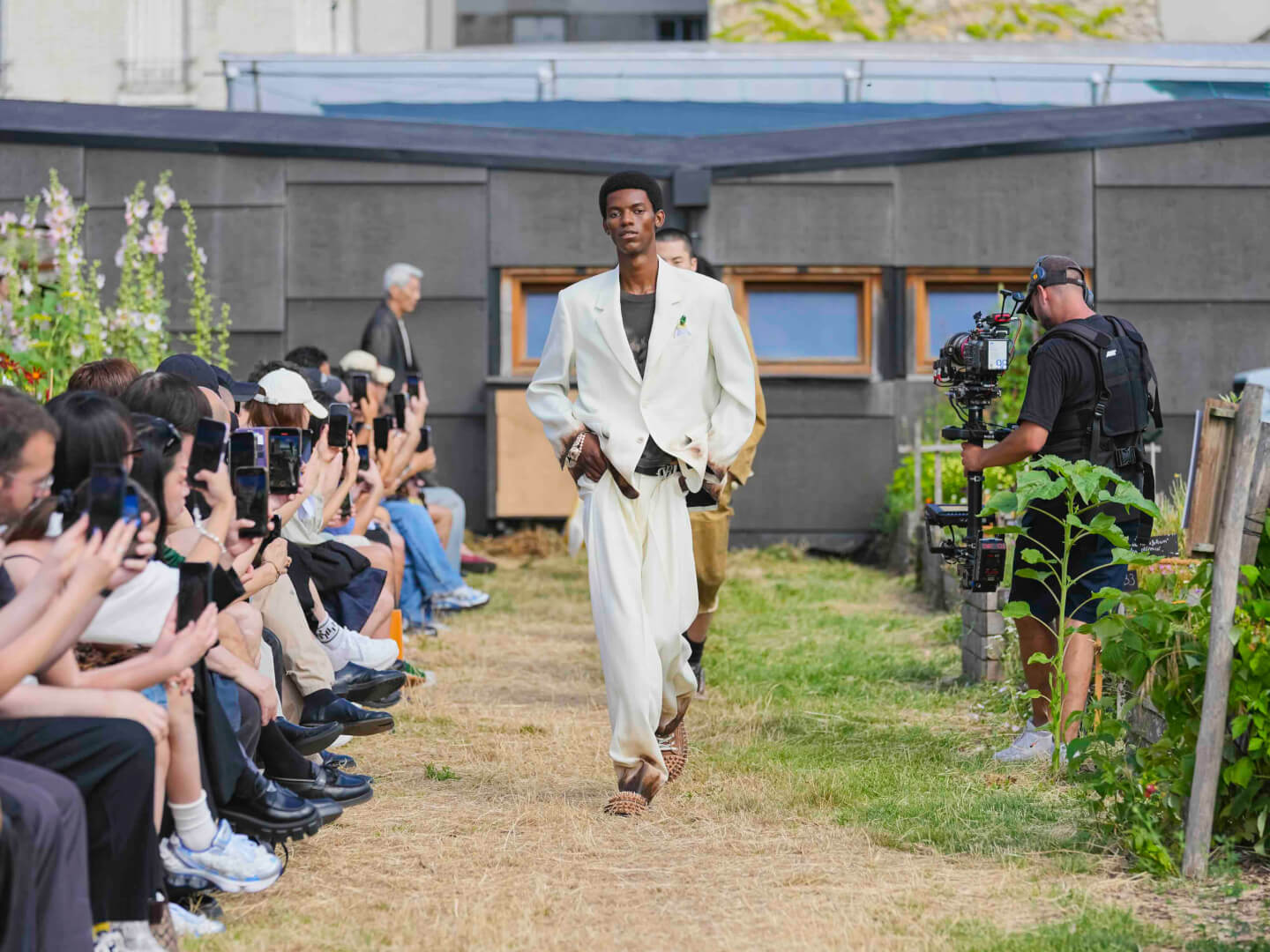 企業のカバー写真