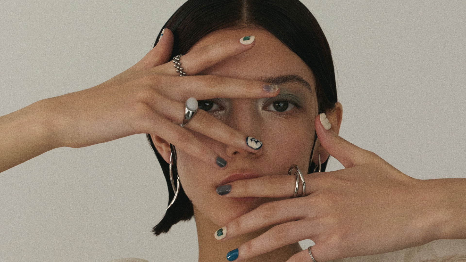 企業のカバー写真