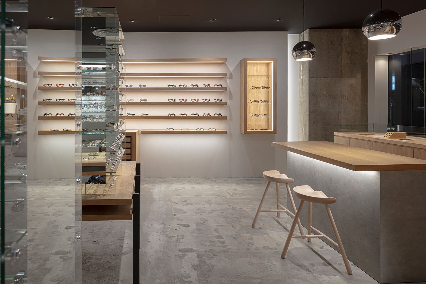 企業のカバー写真