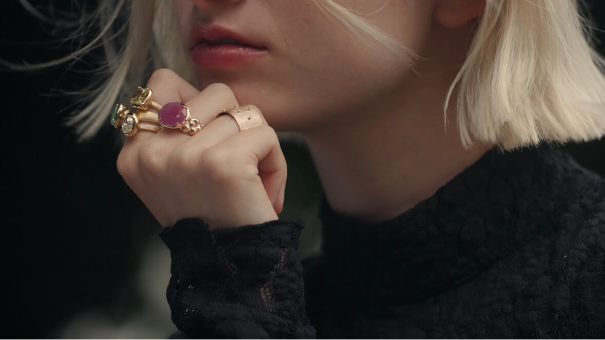 企業のカバー写真