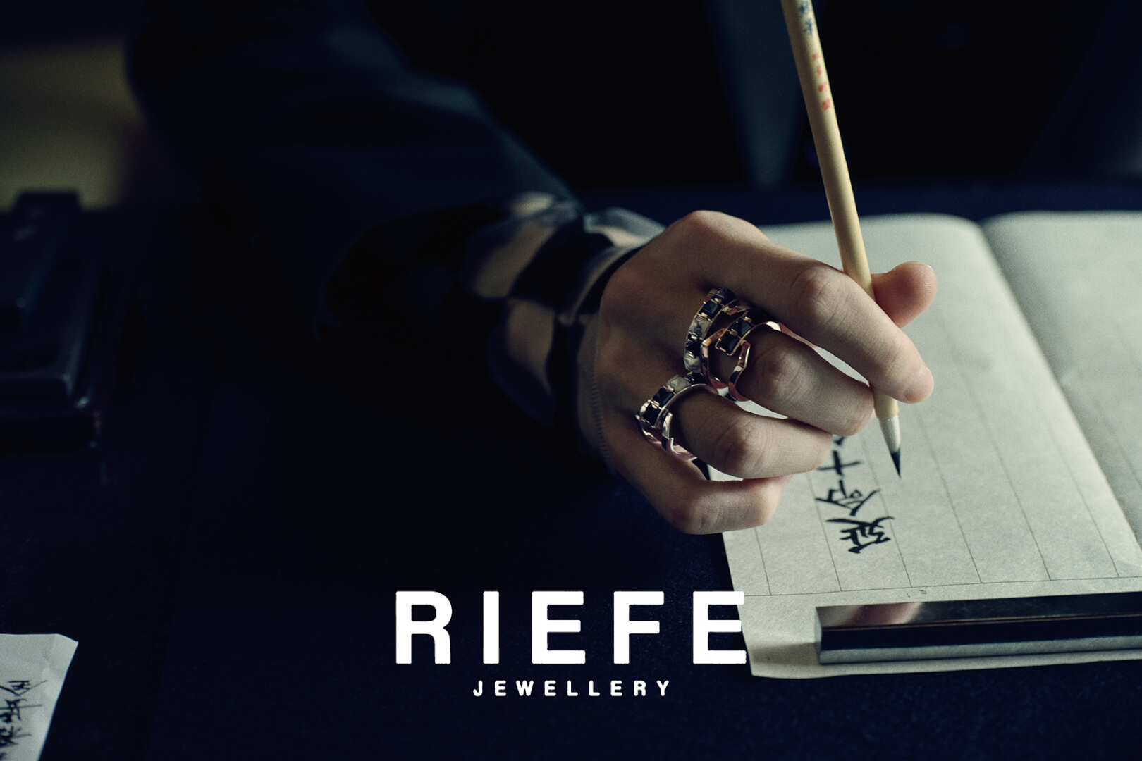 企業のカバー写真