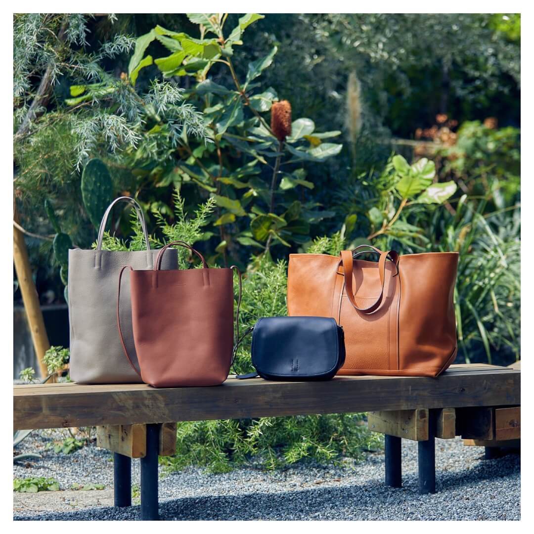 【販売｜横浜駅】SLOWニュウマン4Fのお店 鞄、革小物、アクセサリーの販売