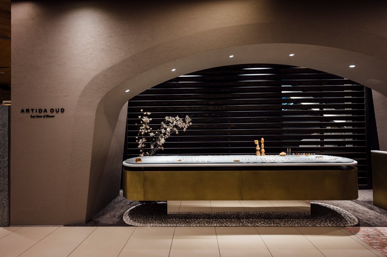 【販売｜新宿】アルバイト／販売経験必須／個人予算なし