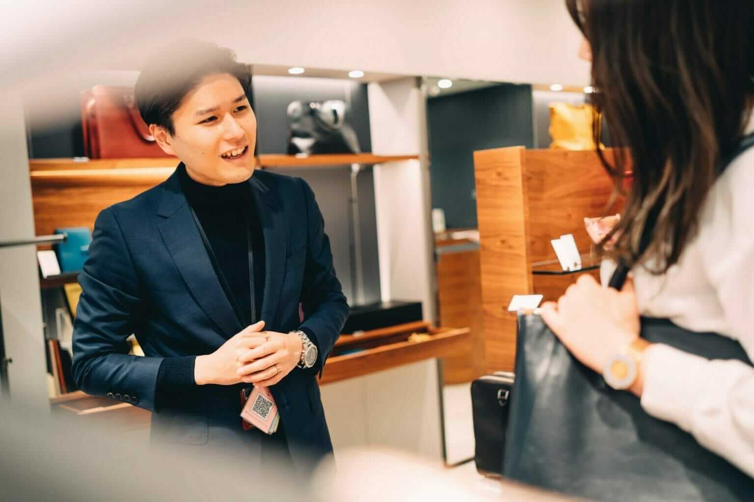 【販売｜札幌】本革製品の販売・接客｜貧困のない社会をつくる