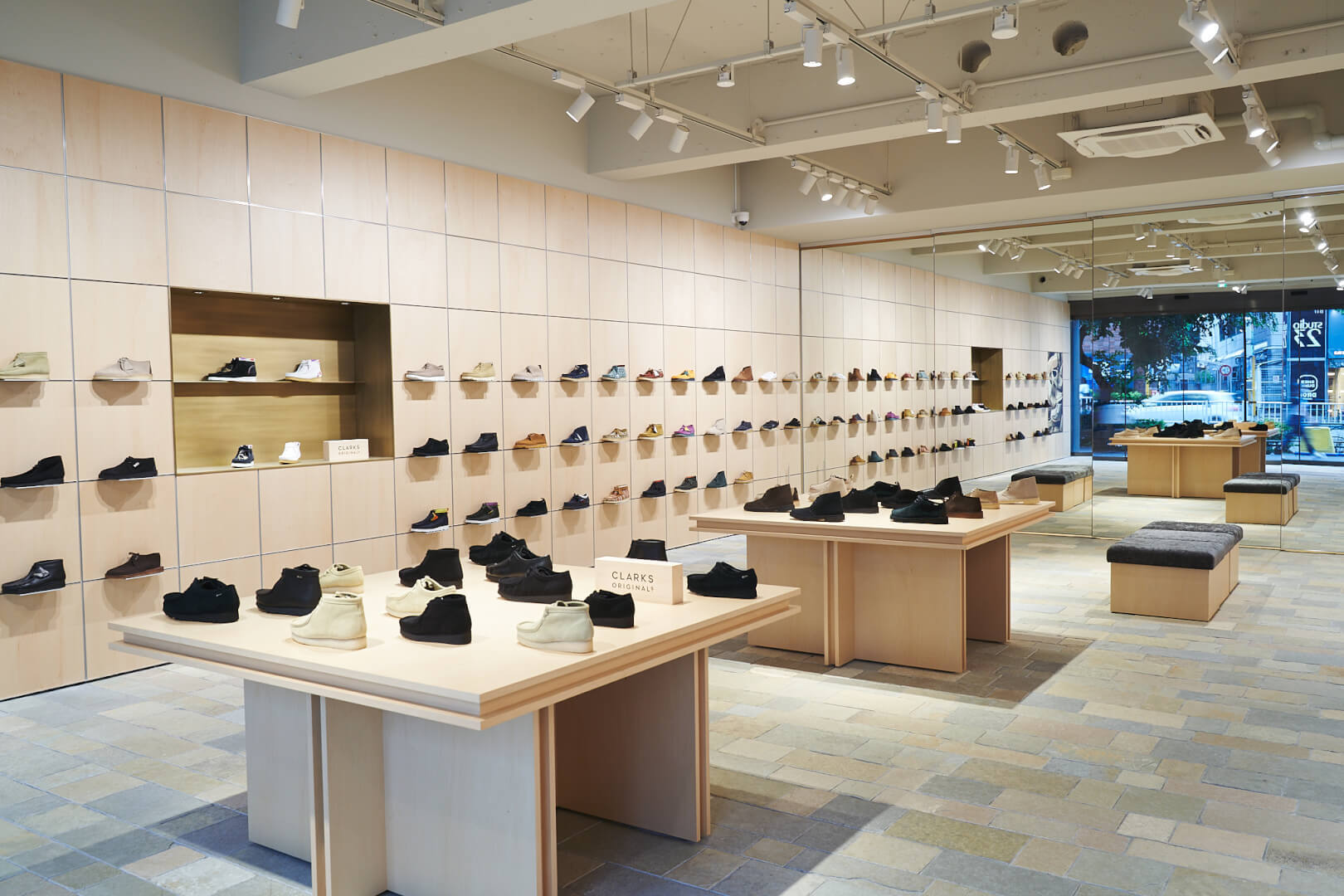 CLARKS ORIGINALS TOKYOストアスタッフ （正社員）