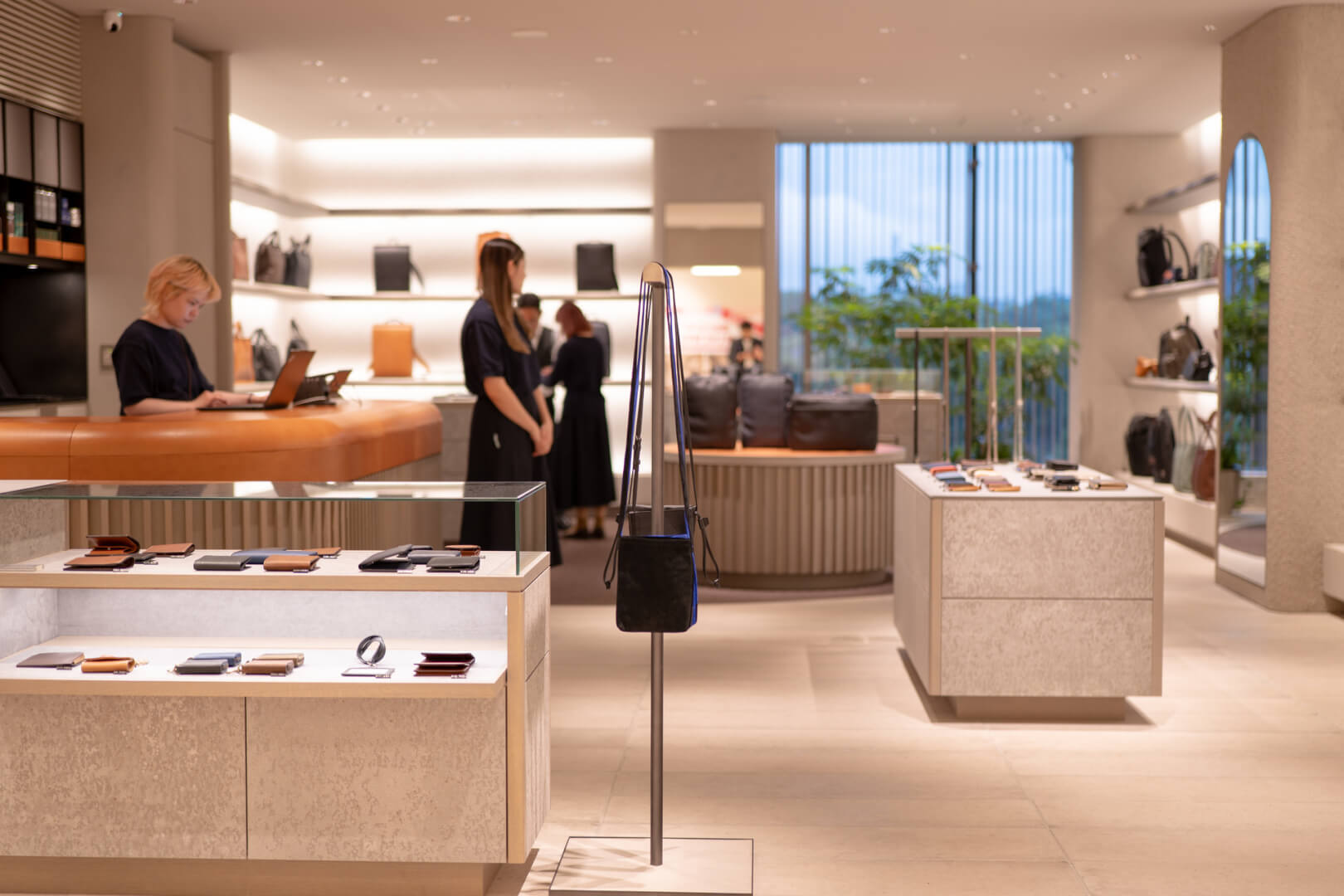 【27卒店舗運営職】人の想いを届けるブランドの顔に。