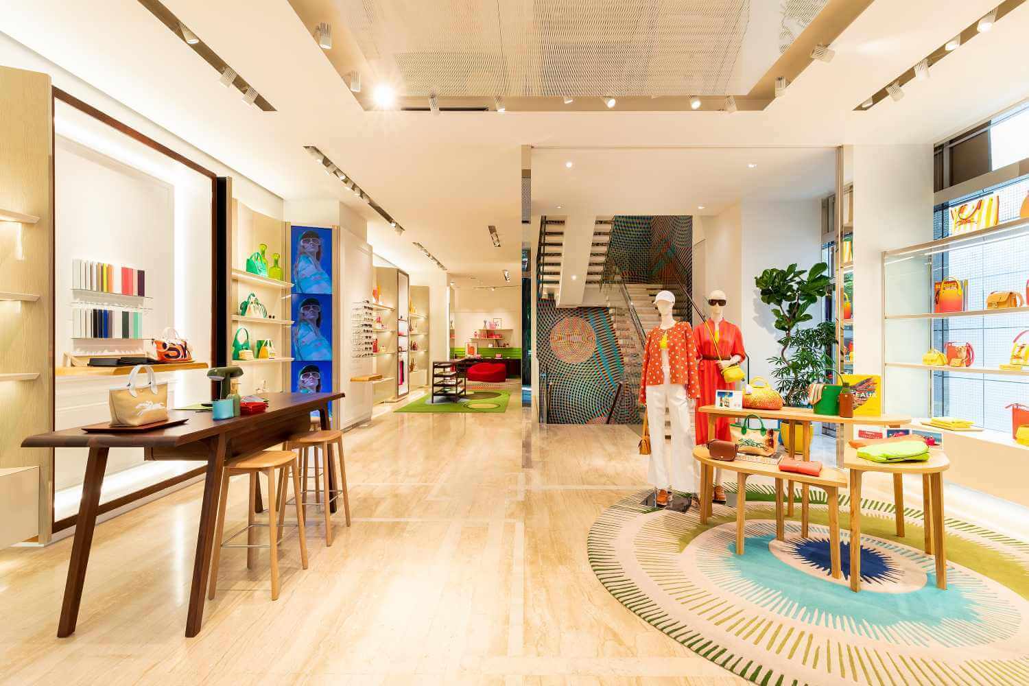 3期連続売上更新中！　2026年新卒【LONGCHAMP】販売スタッフ