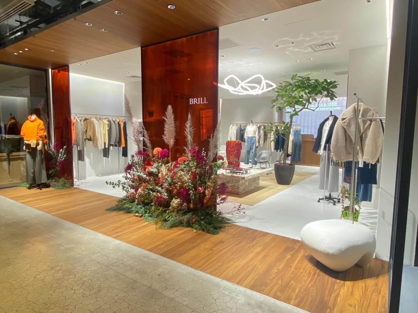 【BRILL新宿ニュウマン】販売スタッフ　アパレル販売経験者時給1400円～