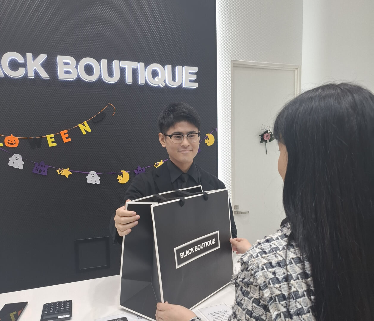 【販売ノルマなし】エルメス シャネル リユース専門店での接客販売 月給25万円～