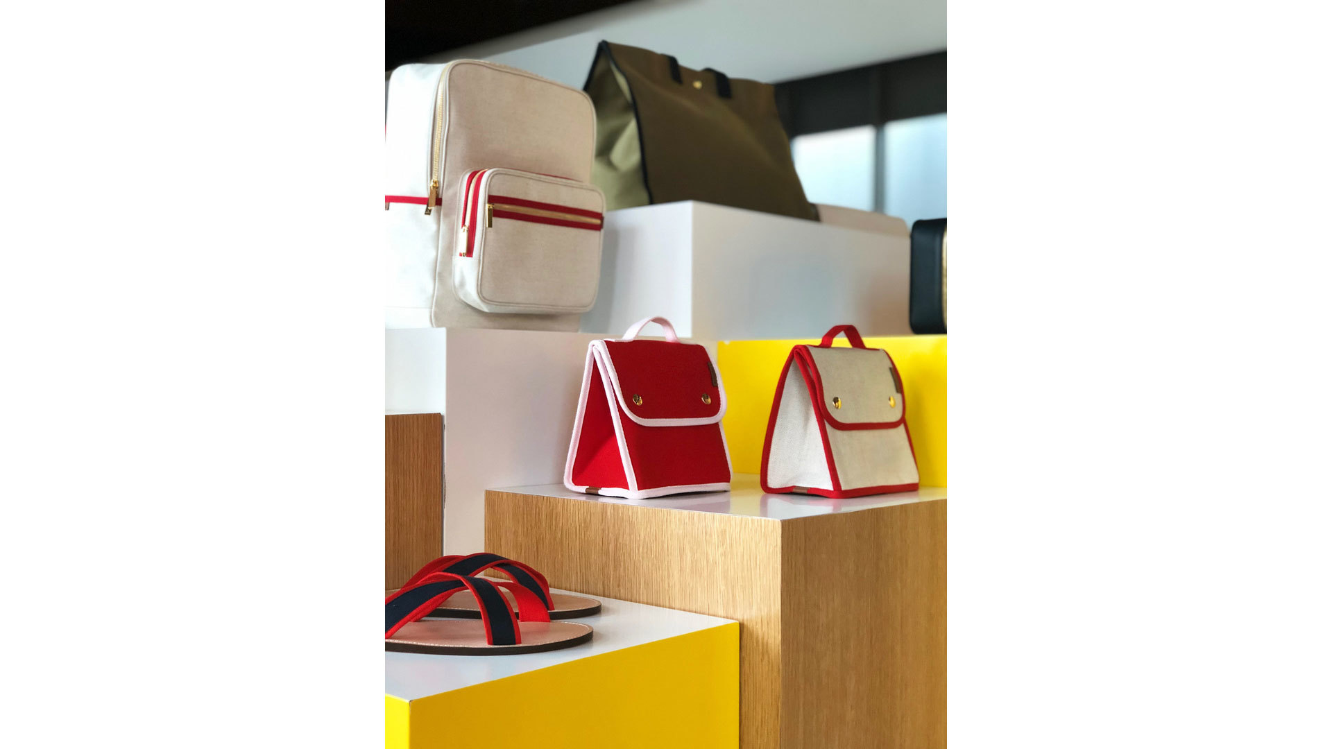 【販売|未経験歓迎】フランス発バッグブランド|オープニングスタッフ急募!|大阪のカバー写真