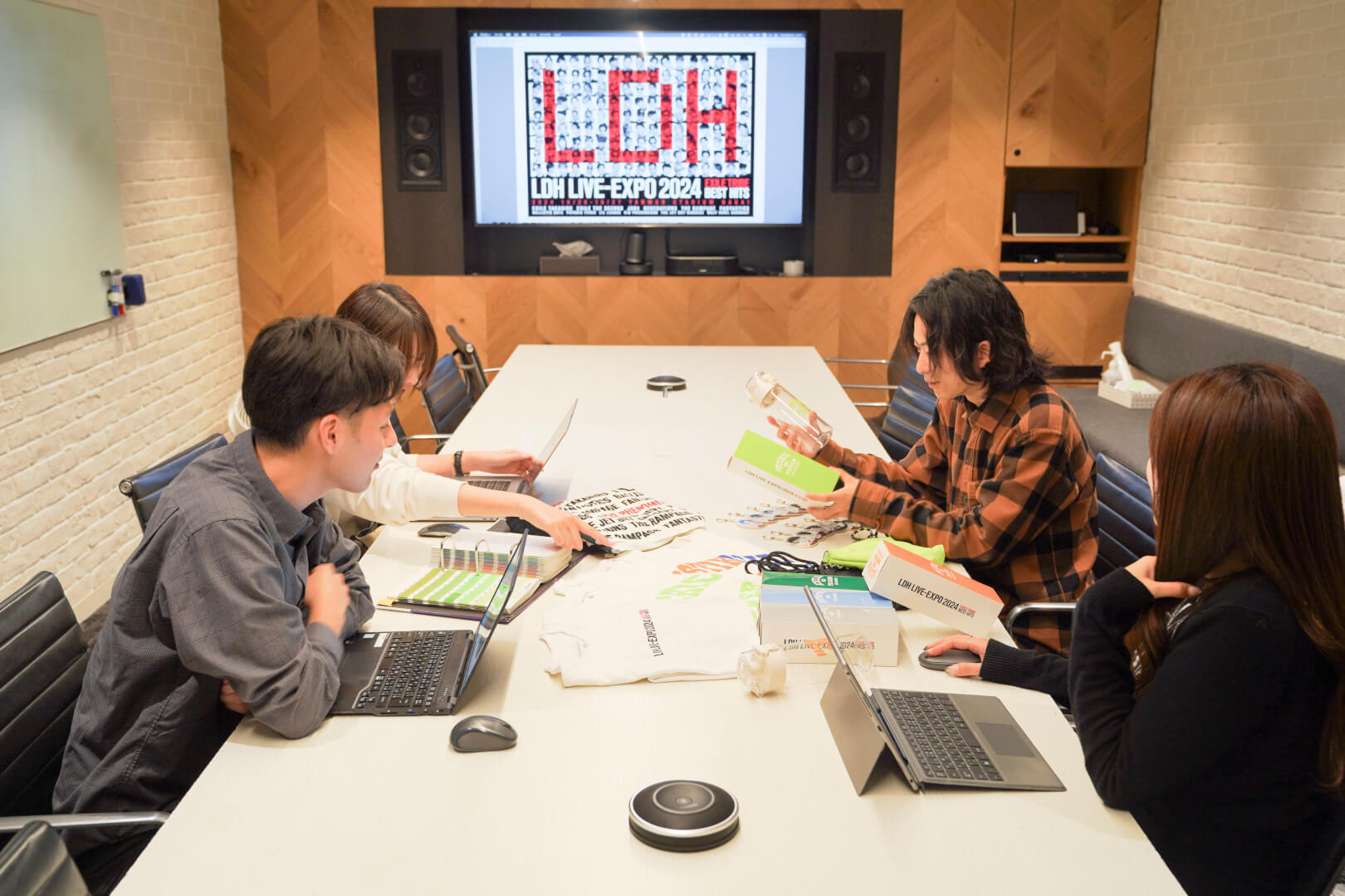 【デザイナー募集】アーティストグッズデザイナー