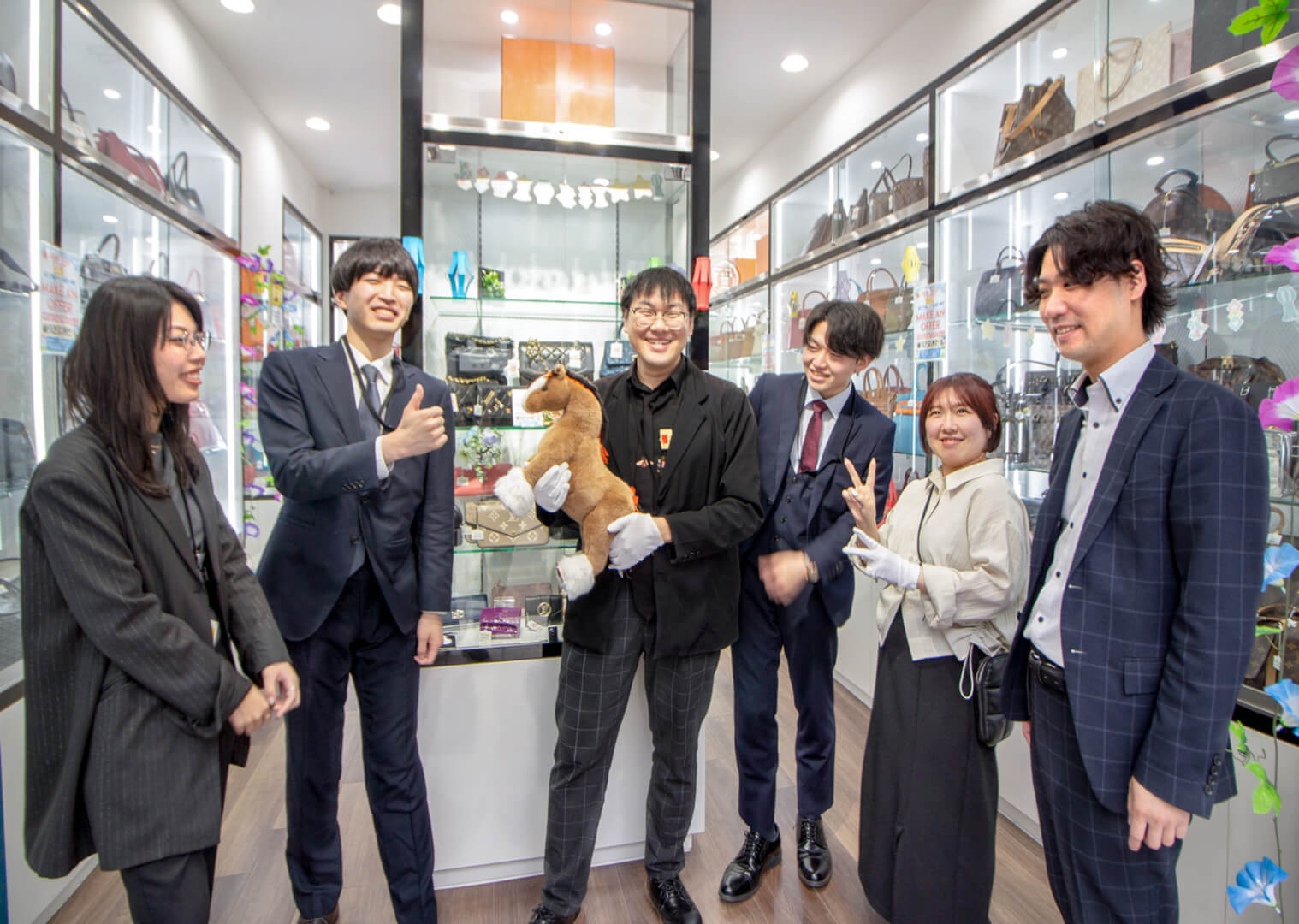 【販売ノルマなし】リユースブランド専門店での接客販売/残業ほぼなし/月給25万～