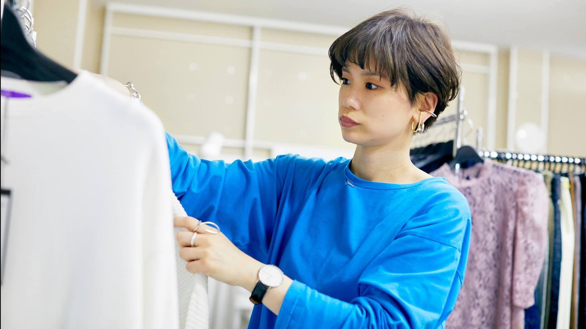 バイヤーなど様々な職種にキャリアアップできるファッションアドバイザー募集のカバー写真