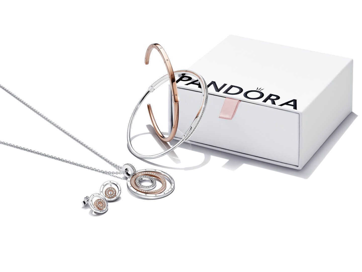 PANDORA（パンドラ）の販売スタッフ／未経験歓迎＠グランツリー武蔵小杉