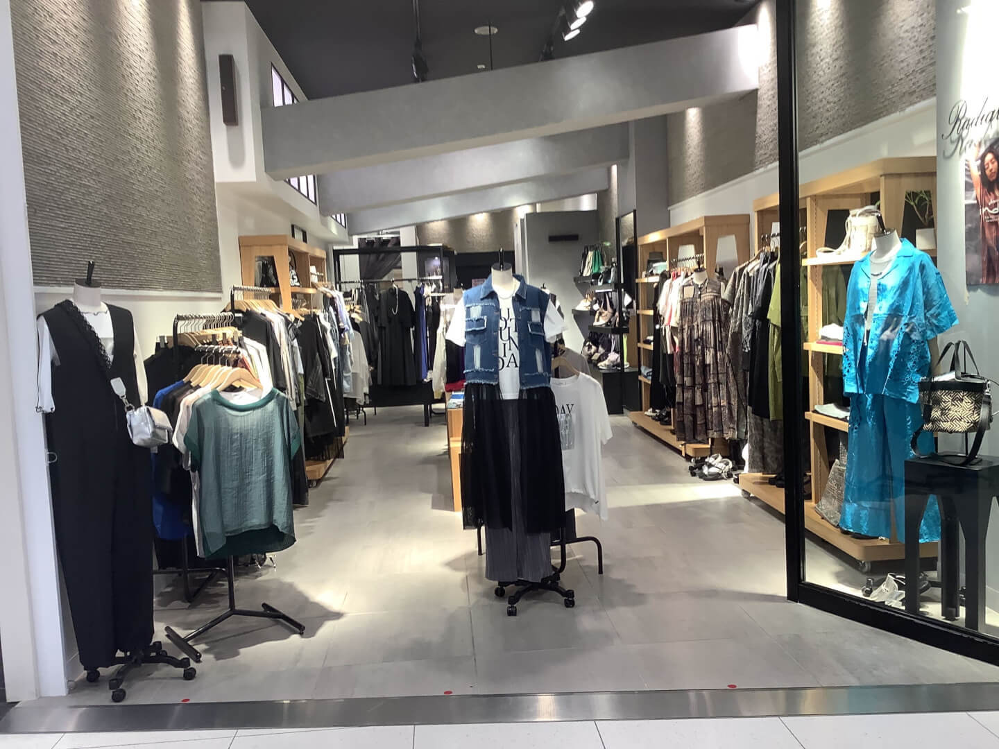 【RADIATE ラゾーナ川崎店】販売職/正社員募集/経験者歓迎！/未経験OK