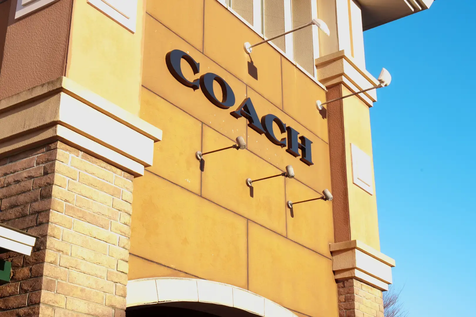 タペストリー・ジャパン合同会社（COACH）｜【COACH×沖縄あしびなー 