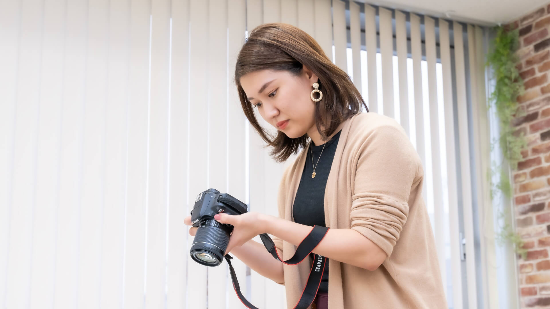 企画から販売まで一貫体制の自社ブランド!マーケティング部門の制作ディレクター募集のカバー写真