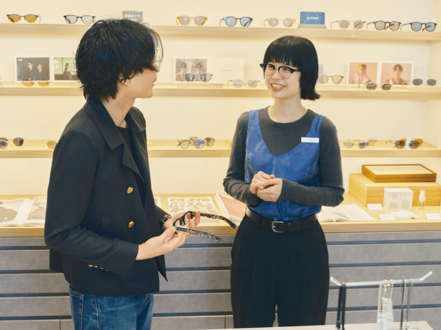 【中途/第二新卒/赤坂】“着る眼鏡”という選択。顧客視点で接客ができる方！