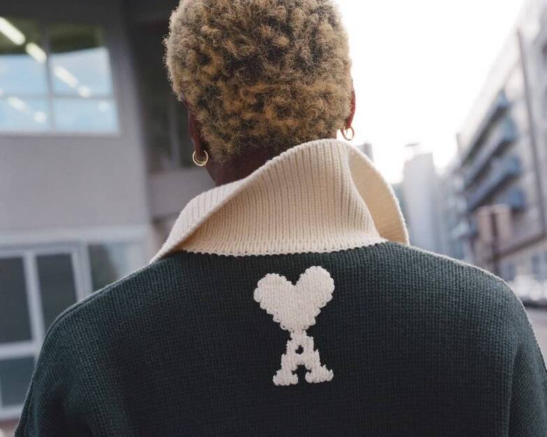 【販売｜大阪】年休125日！月給28万以上！経験を活かしたいリーダー候補大募集！のカバー写真