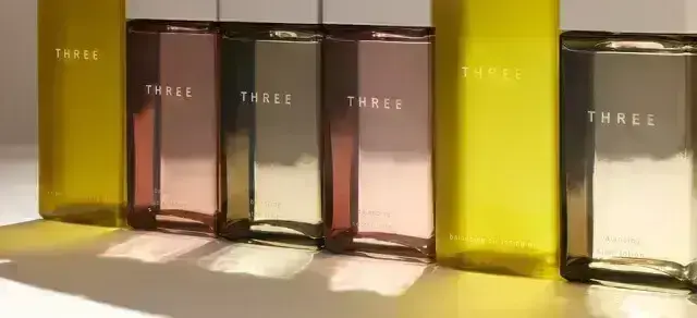 【THREE】オーガニックコスメ販売｜制服貸与｜スピード採用｜御殿場アウトレットのカバー写真