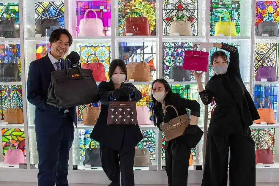 月給27万～＋賞与★ノルマなし♪高級ブランド品の販売／グローバルトレード株式会社のカバー写真