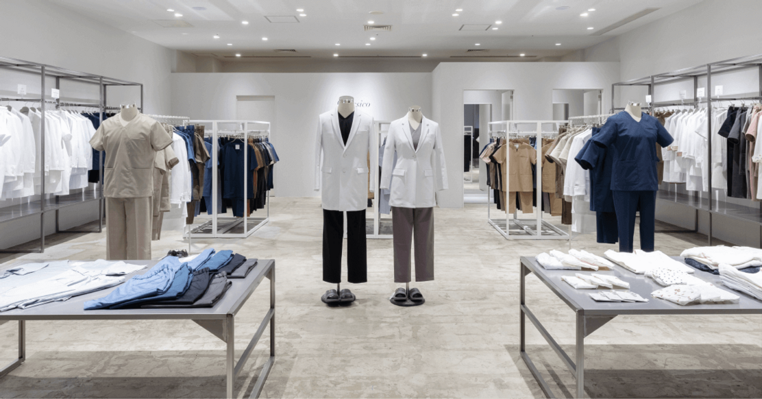 【店舗】“着る人の自信”を生むファッション。素材開発から行う高級医療アパレルのカバー写真