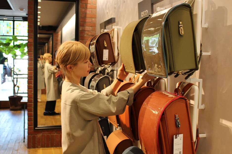 【福岡_店舗スタッフ】土屋鞄｜アルバイト｜お客様に寄り添う接客を！のカバー写真
