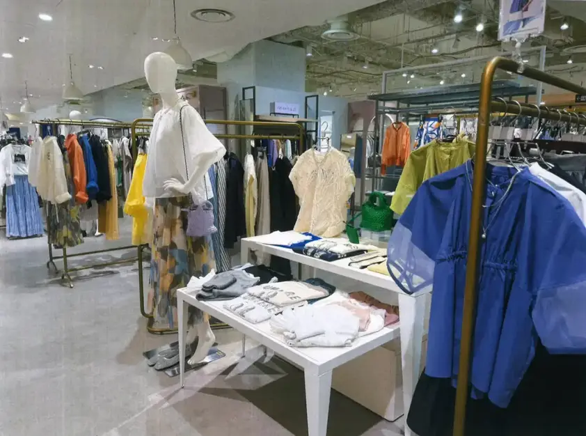【販売職｜梅田】自然体を表現するレディースブランド｜relaxing.R｜正社員のカバー写真