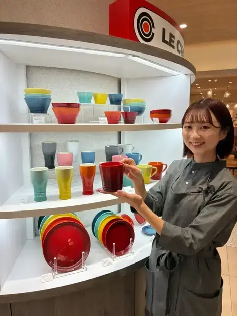 【関東エリア】残業月5h未満・5日以上の連休取得◎『ル・クルーゼ』の販売スタッフのカバー写真