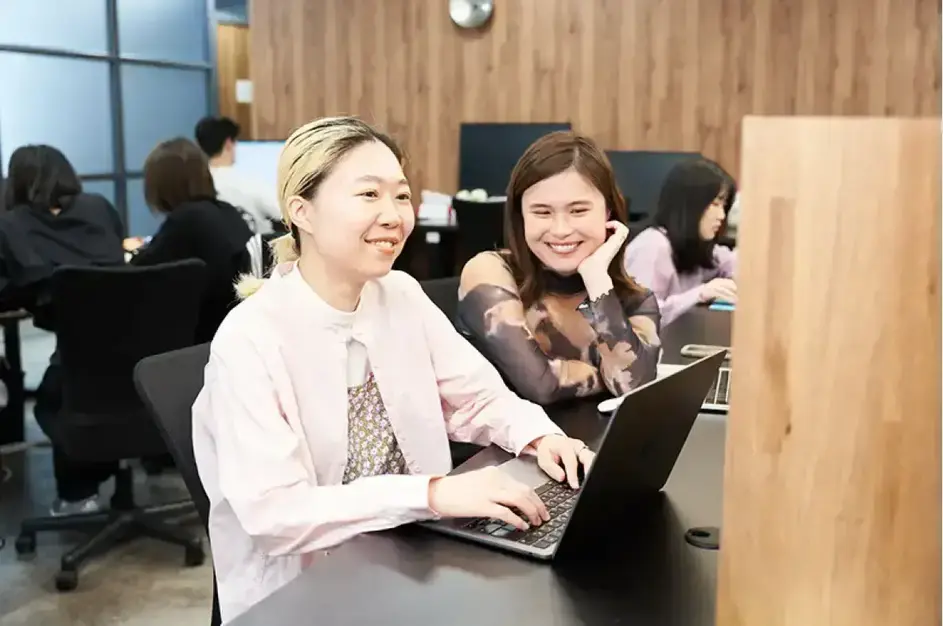 WEBデザイナー【育成枠】20代活躍！マーケティング視点も身につくクリエイティブのカバー写真