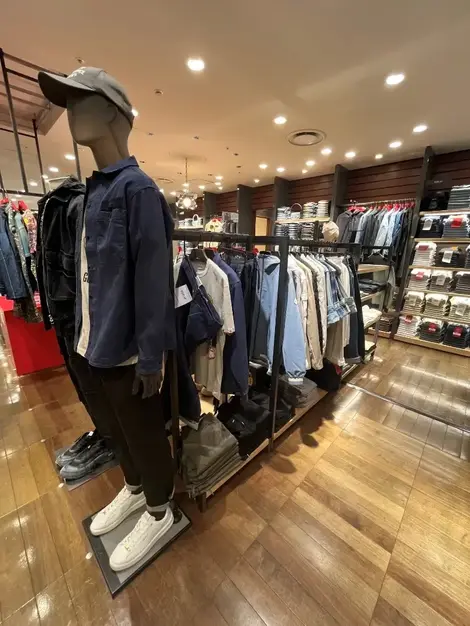 正社員【新宿伊勢丹店】REPLAY ストアスタッフ募集のカバー写真