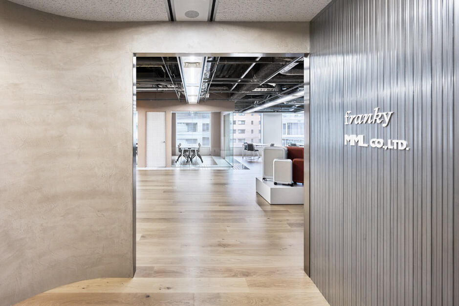 【バックオフィスアシスタント】本社勤務／未経験OK／販売職からのキャリアチェンジのカバー写真