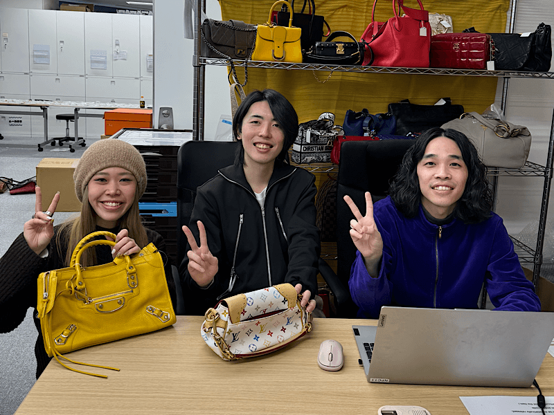 【商品管理｜渋谷】ブランド品の仕入れや管理／未経験歓迎／服装・髪色ネイル自由のカバー写真