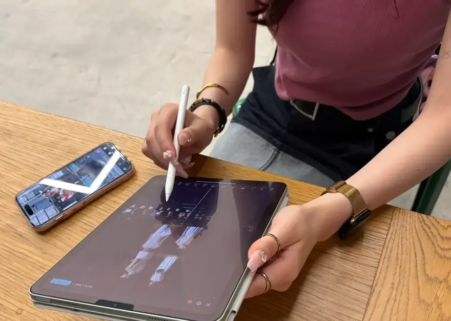 センスと数字で"バズ"を仕掛ける｜SNSメディアチーム募集【AD/ディレクター】のカバー写真