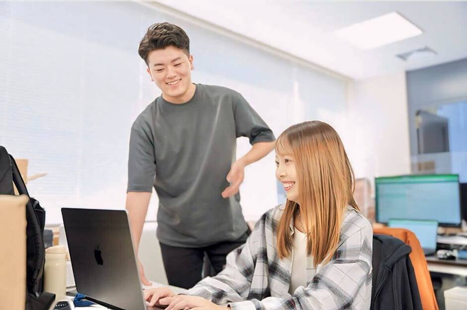 ＼ コツコツ作業が好きな方歓迎 ／【コンプライアンス】店舗モニタリング事務◎のカバー写真