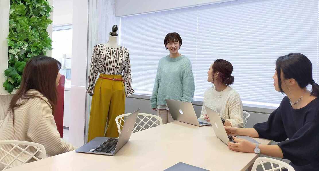【アパレル経験者歓迎】パーソナルスタイリストを募集!ワクワクするコーデをご提案♪のカバー写真