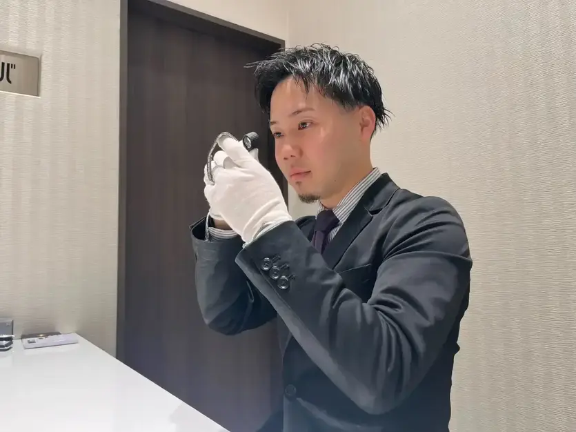 【本社/ブランドの買取バイヤー】未経験からファンの付く接客/研修・サポート充実！のカバー写真