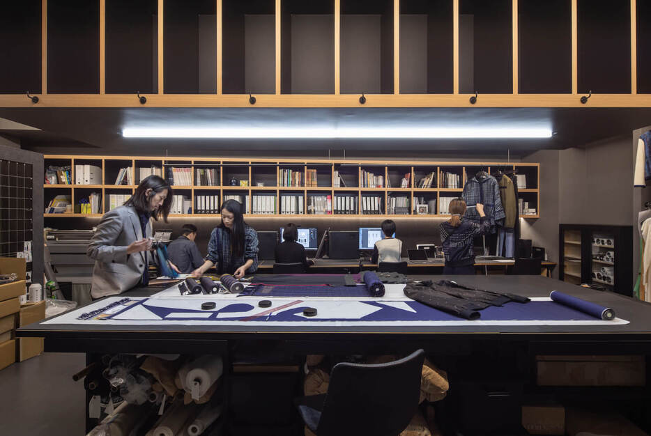 伝統技術でパリコレへ・技術が主役のファッション【ディレクターアシスタント】要英語のカバー写真