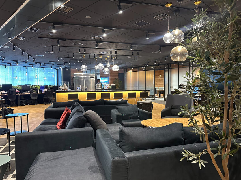 ECサイト運営サポート/正社員登用有人気【海外ブランドコスメ公式ストア】のカバー写真