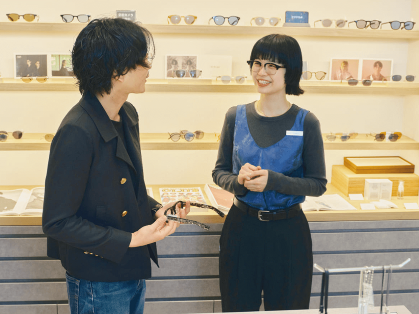 【中途/第二新卒/有楽町】“着る眼鏡”という選択。顧客視点で接客ができる方！のカバー写真