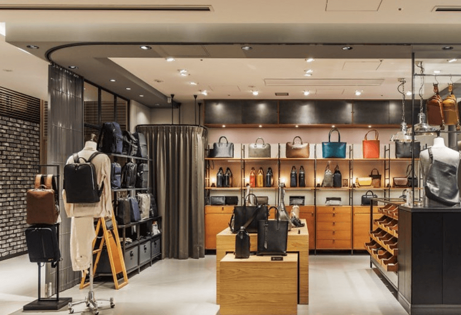 【正社員】心斎橋オープニング／レザー商品の接客販売　店長候補のカバー写真