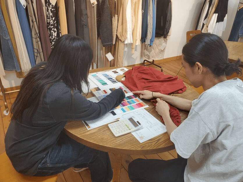 【正社員】大阪/レディースアパレルデザイナー募集のカバー写真