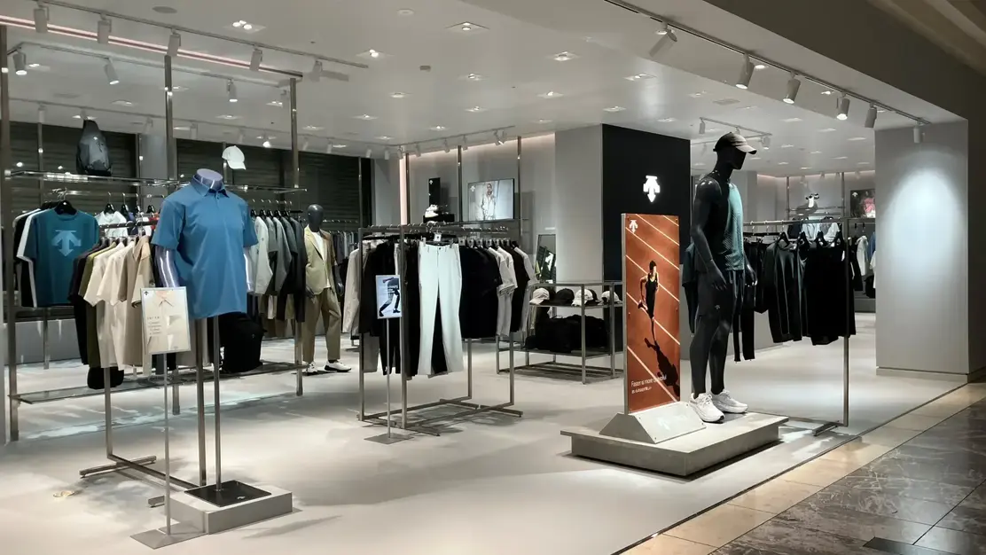 【販売｜正社員】デサント池袋東武｜こだわりの詰まった商品を提案しませんか！のカバー写真
