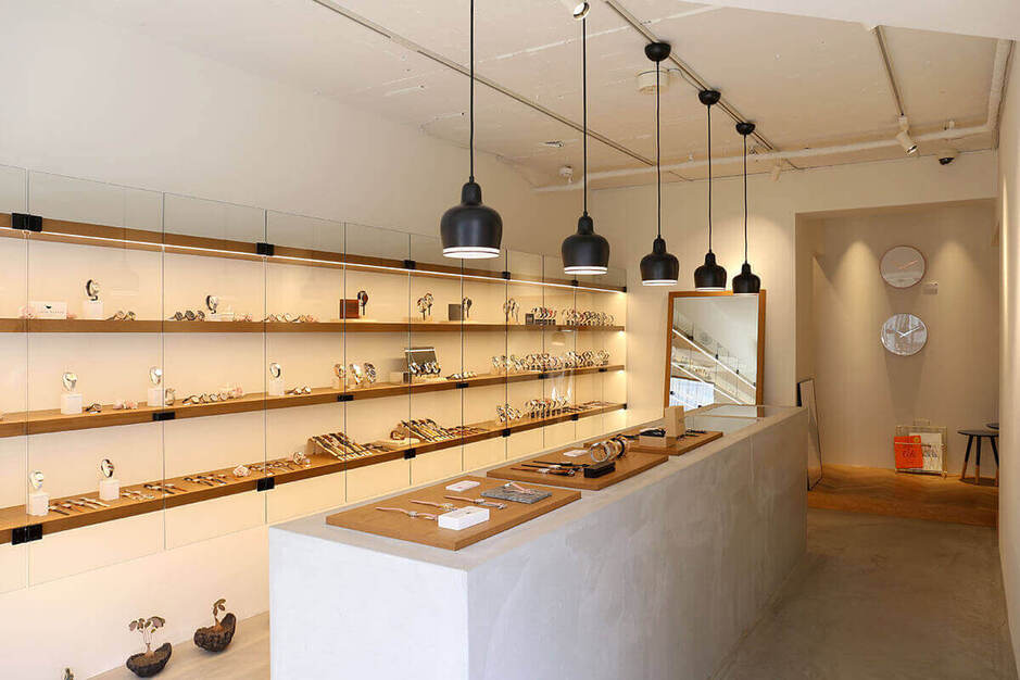 表参道　マイクロブランドウォッチストアの外国人マルチ販売スタッフ限定募集！のカバー写真