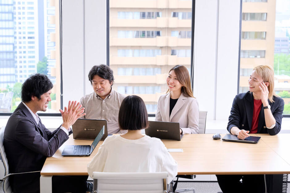 【カスタマー対応】年間休日120日以上│有休消化率8割│EC・店舗の受注のカバー写真