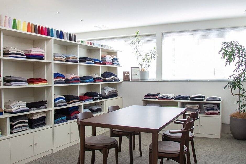 【南青山｜販売】UTO｜カシミヤブランド｜年休125日｜残業なし｜賞与年1回のカバー写真