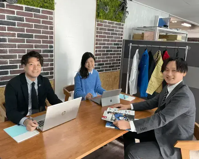 【業績好調につき営業サポート事務の増員募集】接客経験を活かして土日休みへのカバー写真